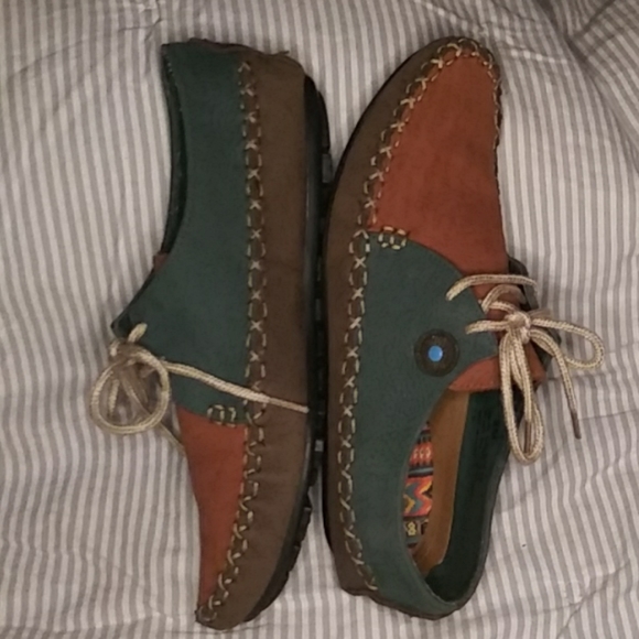 Leather Hush puppies rare aztek design mocossin. - Picture 2 of 7